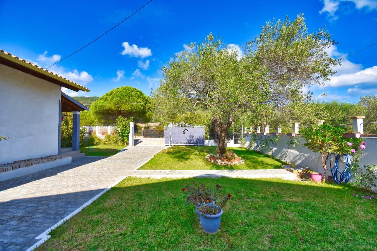 Ninas Cottage Linia ภายนอก รูปภาพ