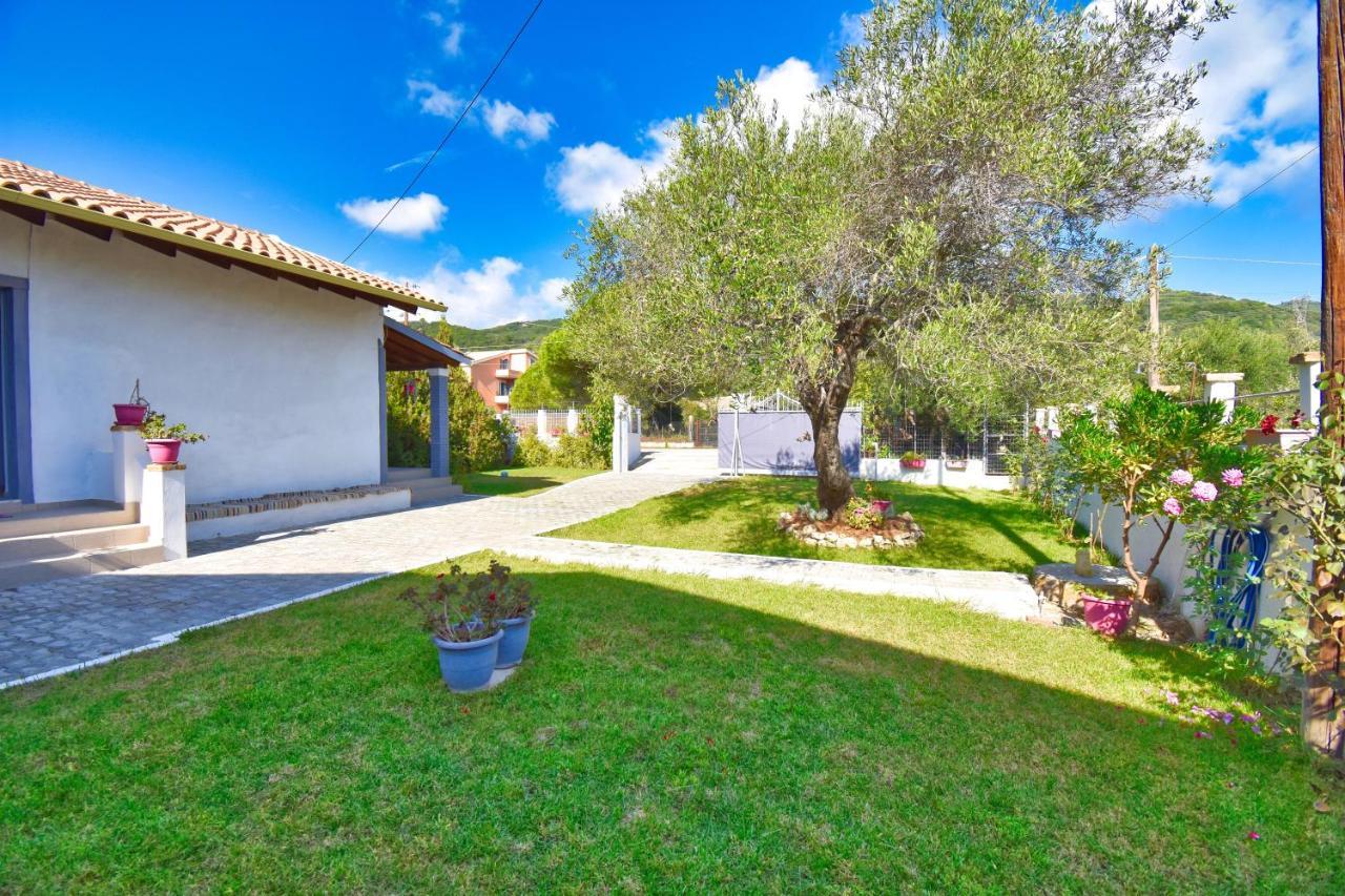 Ninas Cottage Linia ภายนอก รูปภาพ