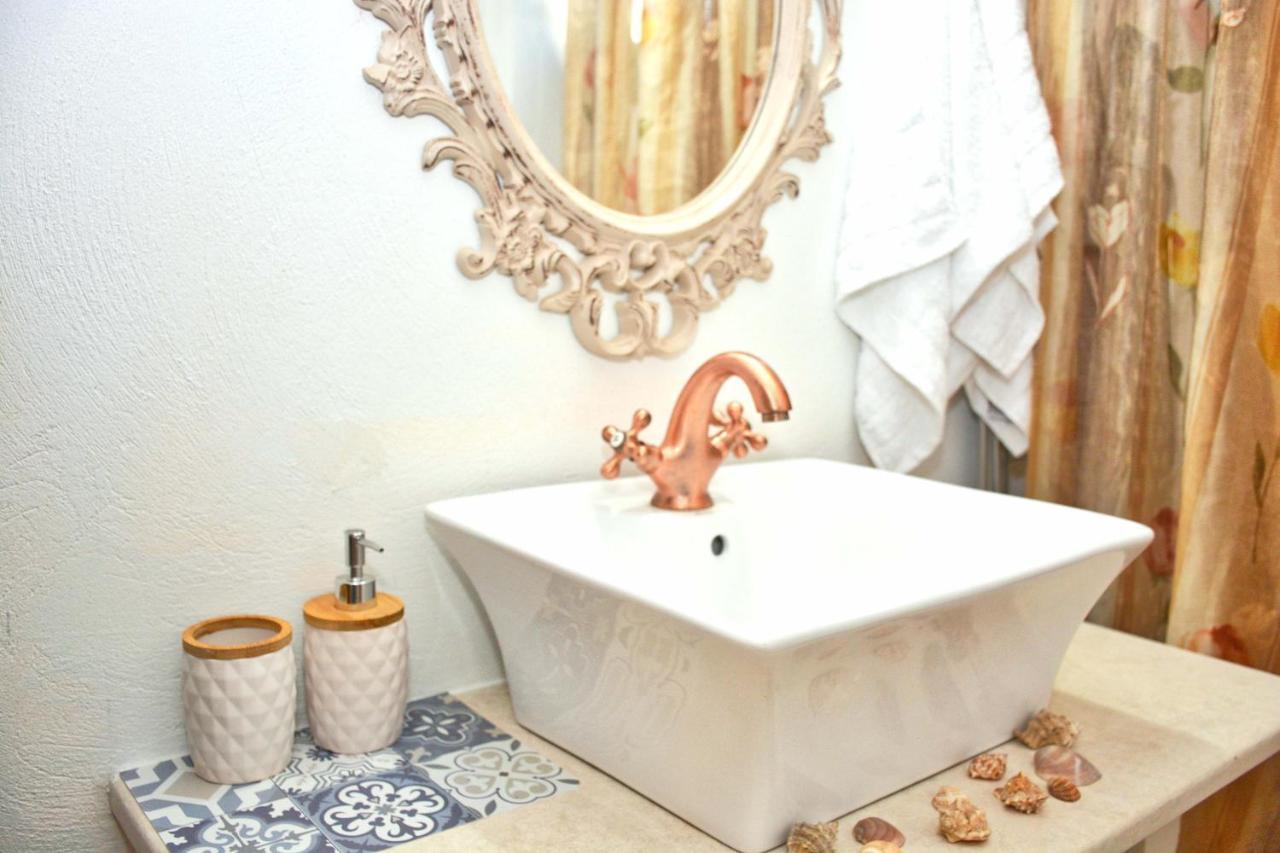 Ninas Cottage Linia ภายนอก รูปภาพ