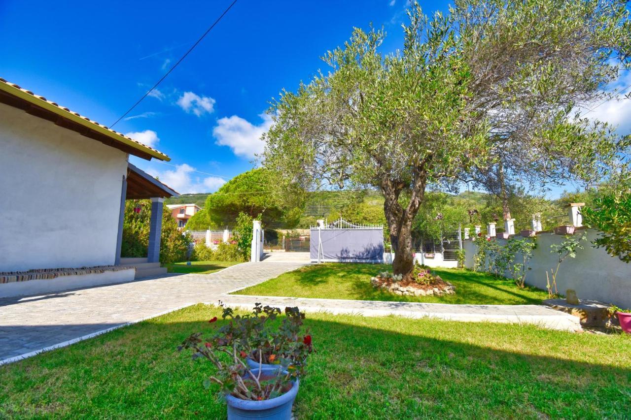 Ninas Cottage Linia ภายนอก รูปภาพ